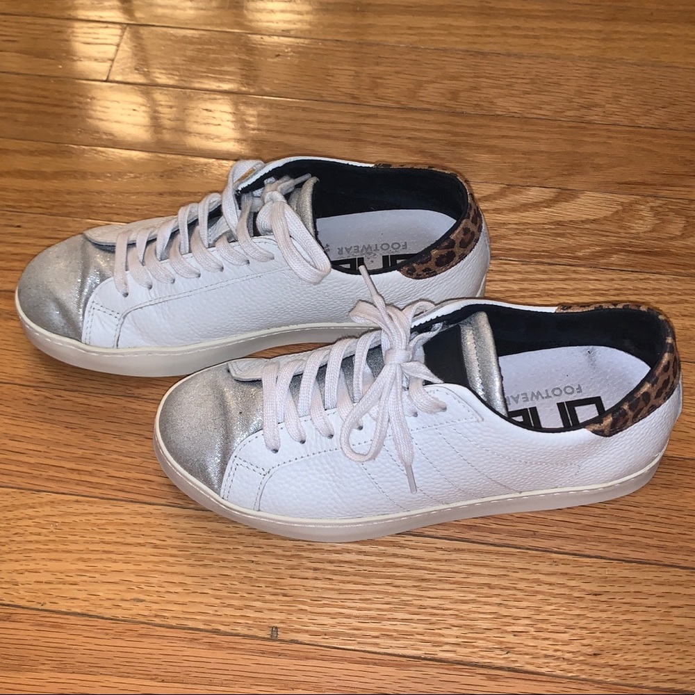 Women’s sneakers
